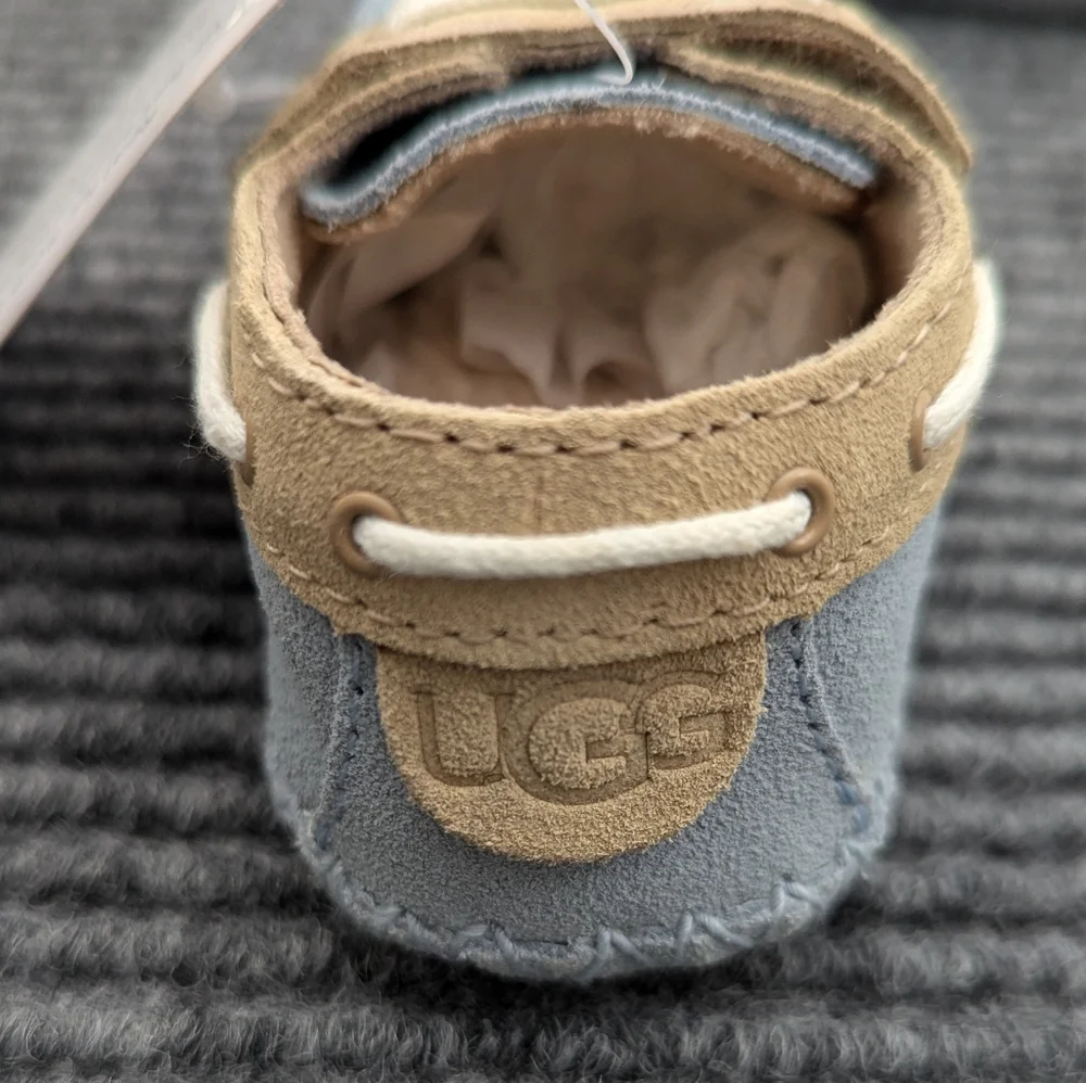 NWT Infant UGGs Lamb Fur Shoes Size Extra Small (1) Boat Shoes, Coastal, Preppy